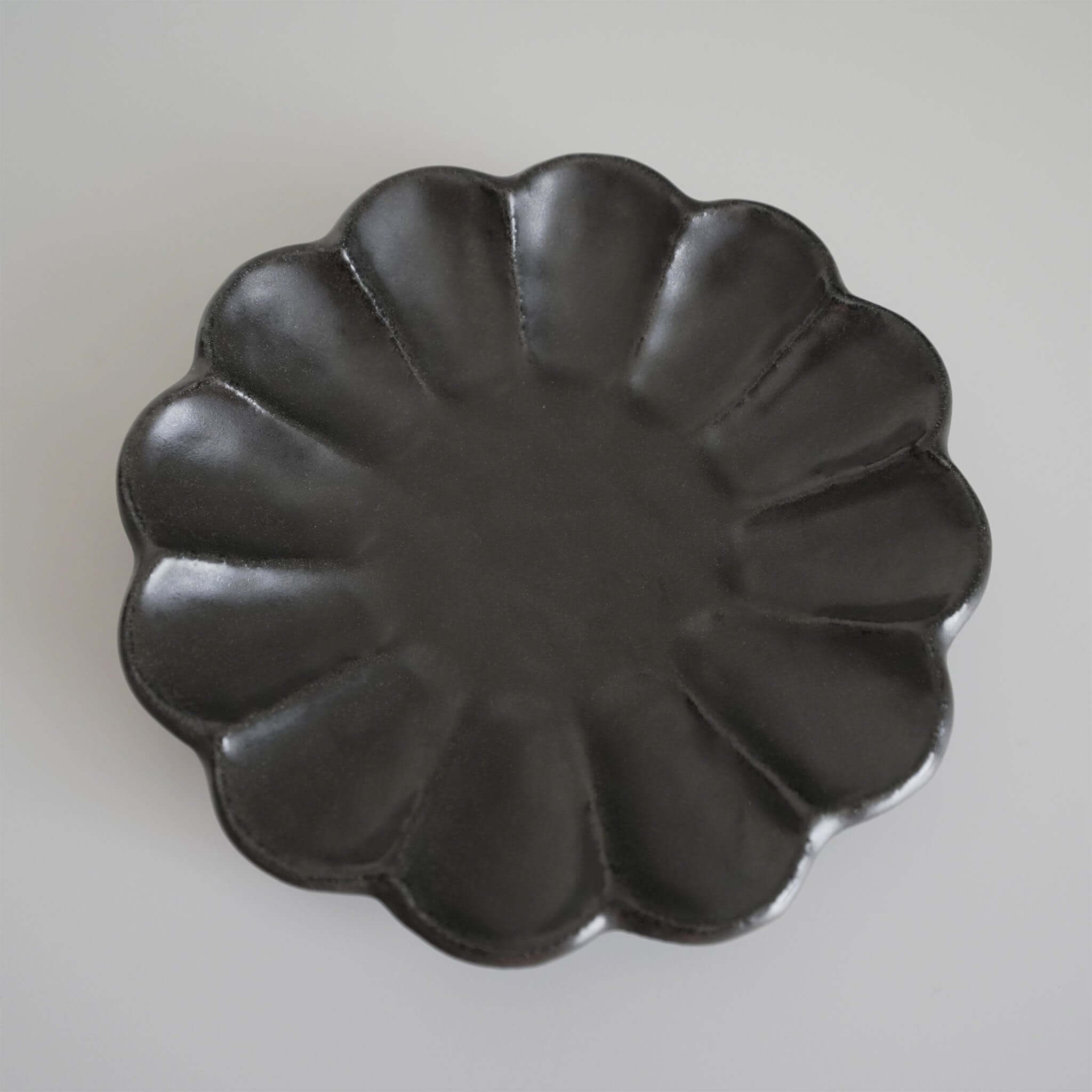 Rinka Plates by Kaneko Kohyo