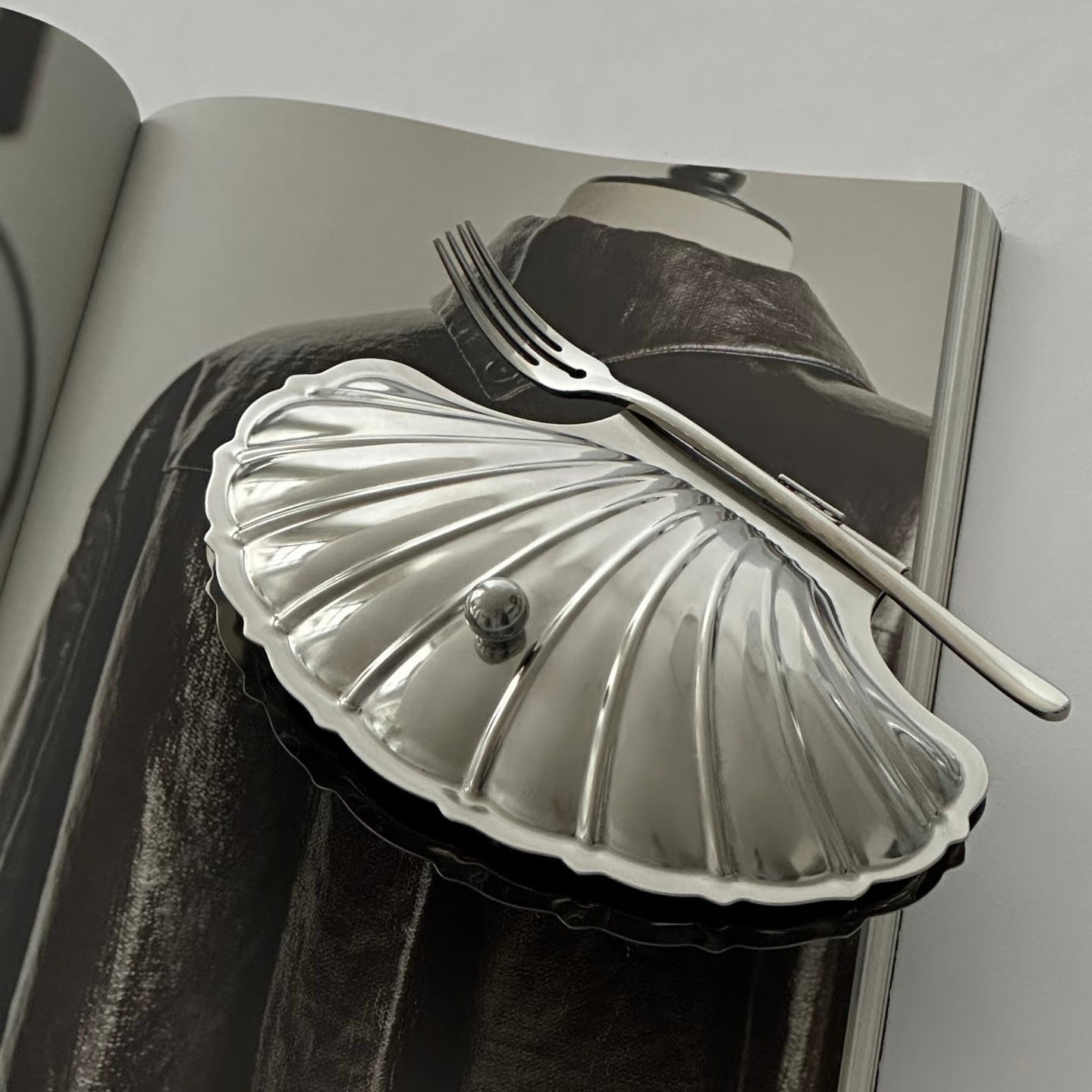 Vintage Shell-Shaped Silver Trinket Case