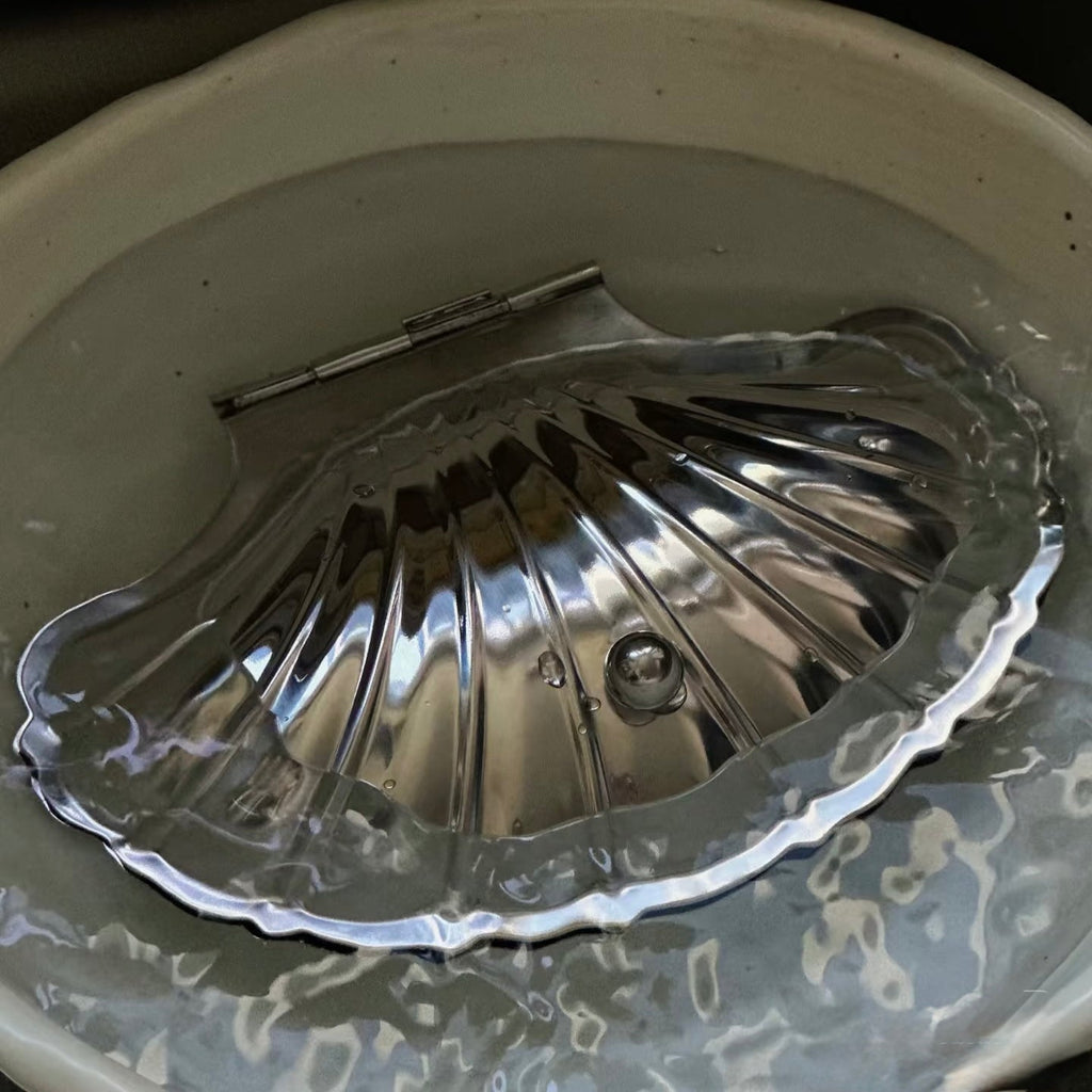 Vintage Shell-Shaped Silver Trinket Case