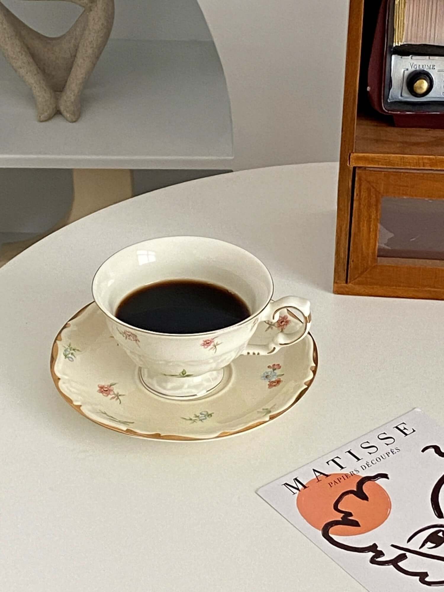 Chic de Fleurs: Retro French Blossom Cup & Saucer & Spoon Set