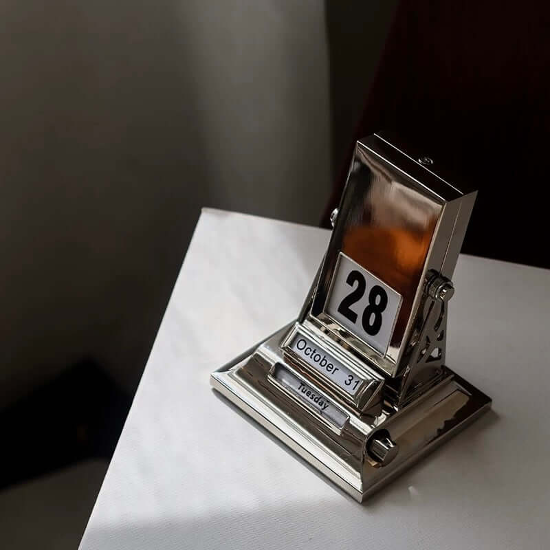 Timeless Rotating Desk Date Keeper