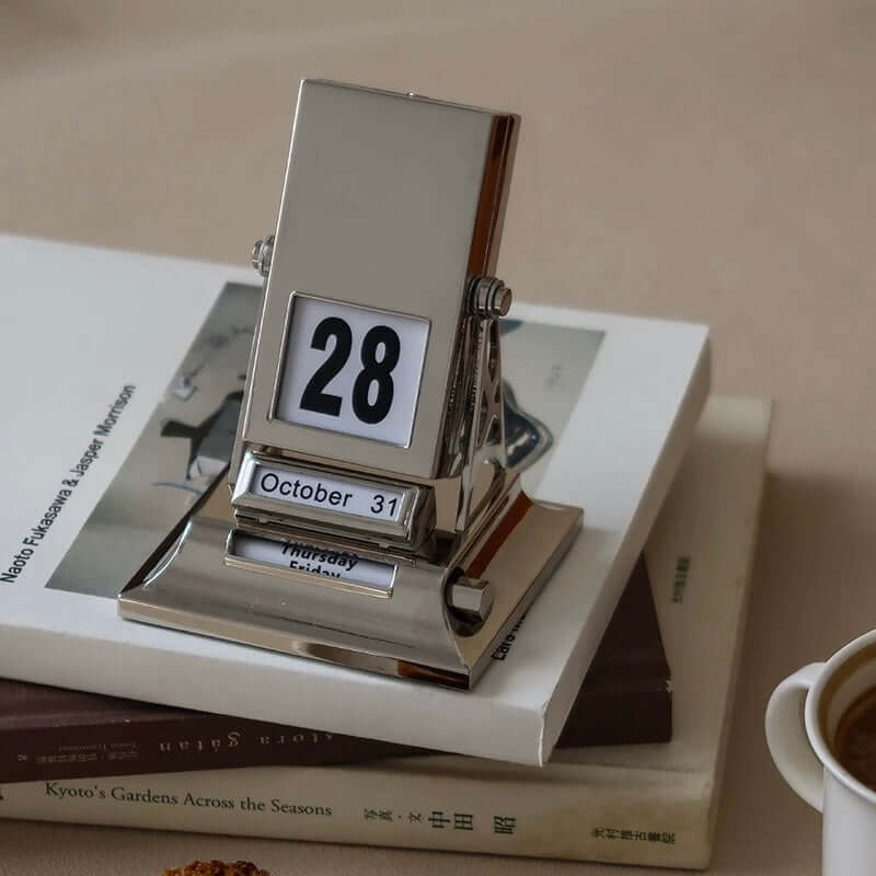 Timeless Rotating Desk Date Keeper