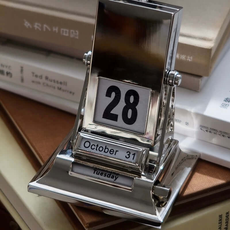 Timeless Rotating Desk Date Keeper