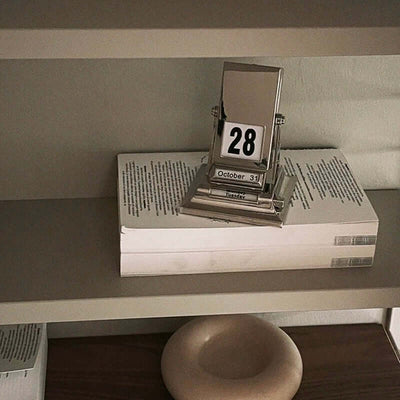 Timeless Rotating Desk Date Keeper