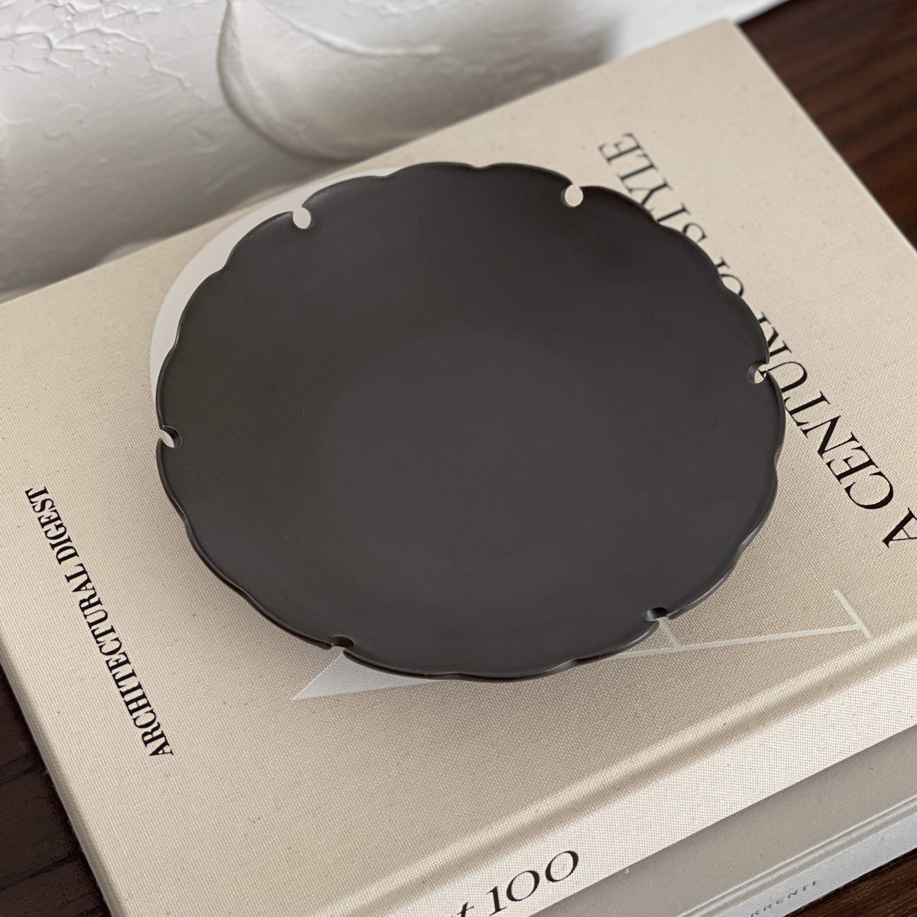 Yukiwa Plate by Yoshida Pottery