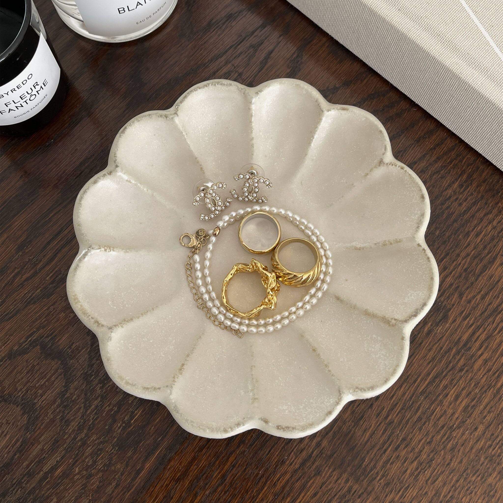 Rinka Plates by Kaneko Kohyo